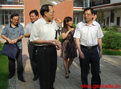 说明: http://news.gxun.edu.cn/upload/2012-05/12050216238324.jpg