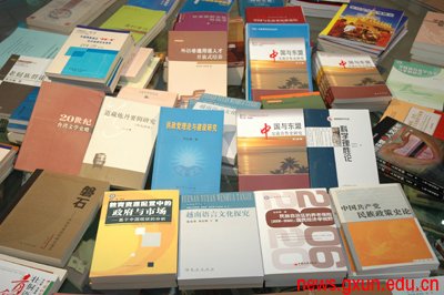 说明: http://news.gxun.edu.cn/upload/2012-06/12060815374426.jpg